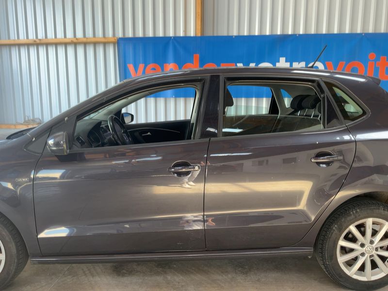 Volkswagen Polo 1.2 TSI Lounge BlueMotion Tech 2015 – снимка 4