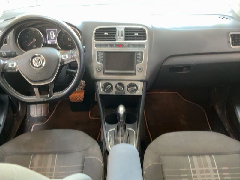 Volkswagen Polo 1.2 TSI Lounge BlueMotion Tech 2015 – снимка 17