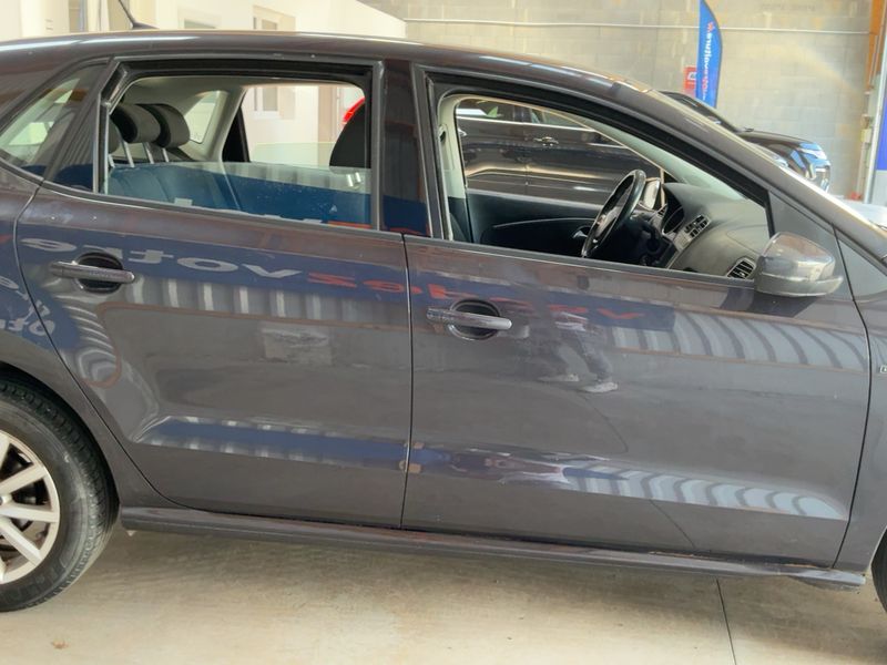 Volkswagen Polo 1.2 TSI Lounge BlueMotion Tech 2015 – снимка 10