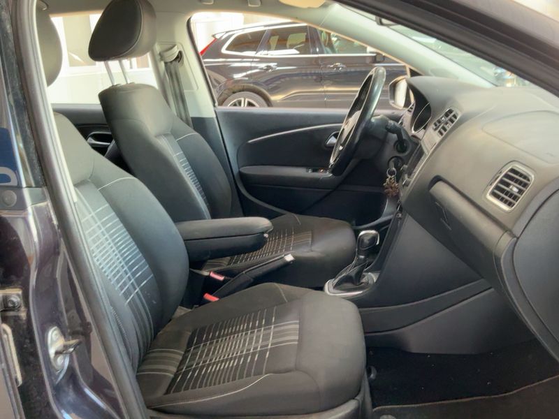 Volkswagen Polo 1.2 TSI Lounge BlueMotion Tech 2015 – снимка 16