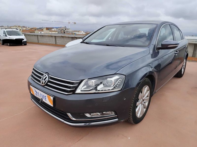 Volkswagen Passat 2.0 TDI Advance BlueMotion Tech 2013 – снимка 2