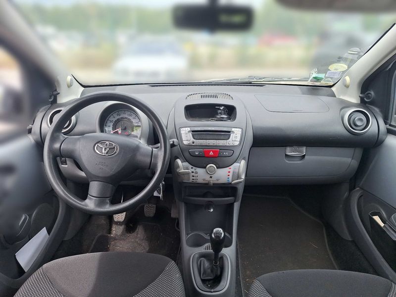 Toyota Aygo 1.0 Confort 2009 – снимка 11