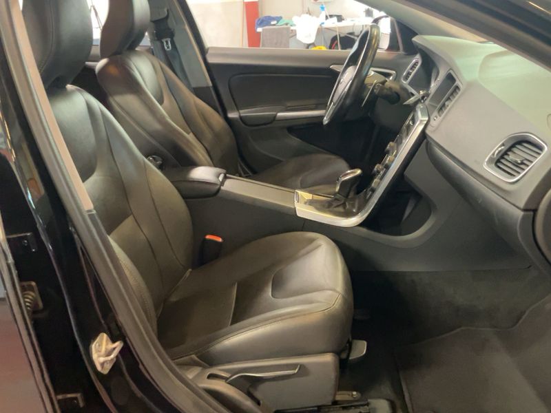 Volvo V60 2.0 D4 Summum 2014 – снимка 16