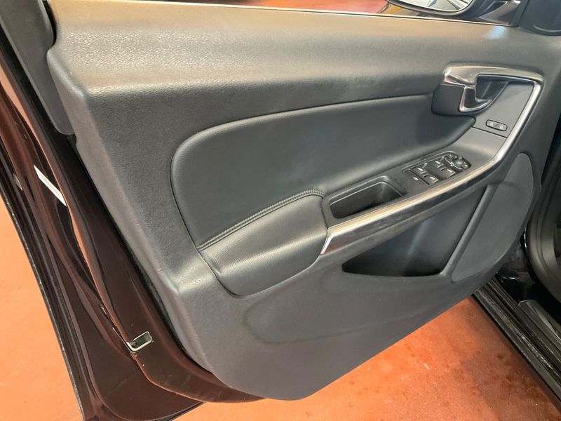 Volvo V60 2.0 D4 Summum 2014 – снимка 31