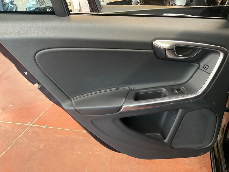 Volvo V60 2.0 D4 Summum 2014 – снимка 29