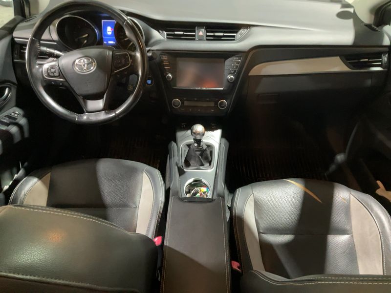 Toyota Avensis 1.6 D-4D Executive 2016 – снимка 17
