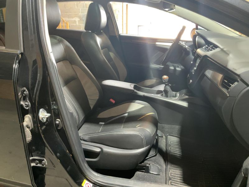 Toyota Avensis 1.6 D-4D Executive 2016 – снимка 16