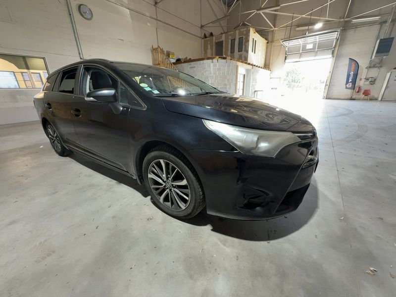 Toyota Avensis 1.6 D-4D Executive 2016 – снимка 12