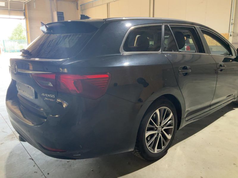 Toyota Avensis 1.6 D-4D Executive 2016 – снимка 8