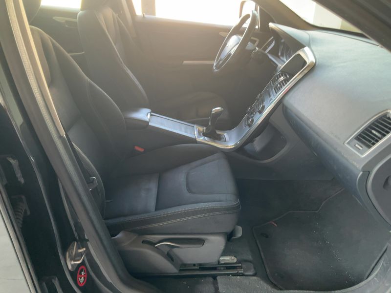 Volvo XC60 2.0 D3 Kinetic 2WD 2016 – снимка 16