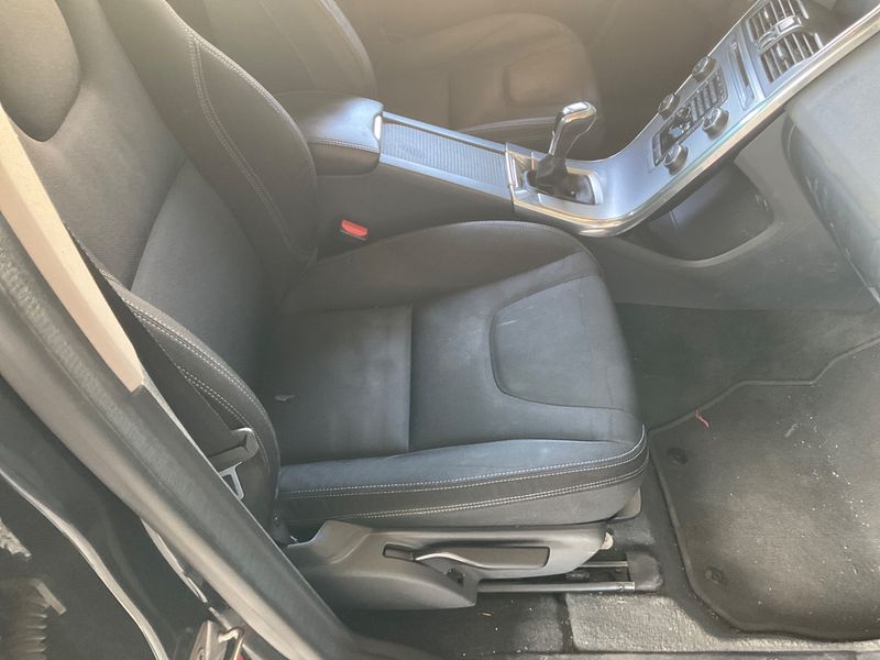 Volvo XC60 2.0 D3 Kinetic 2WD 2016 – снимка 25