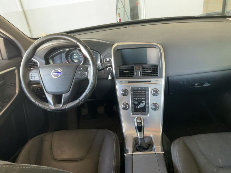 Volvo XC60 2.0 D3 Kinetic 2WD 2016 – снимка 17