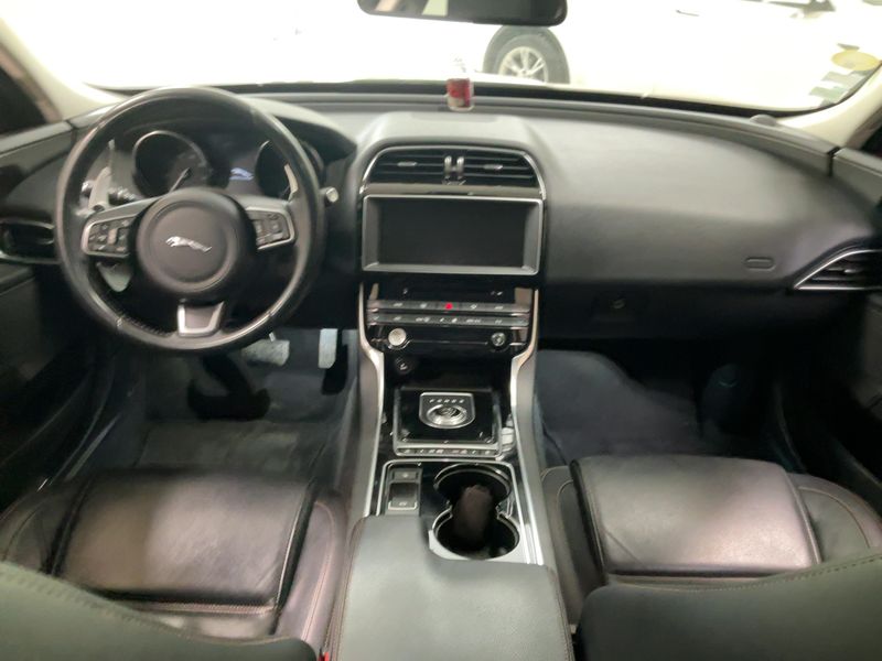 Jaguar XE 20d Business 2017 – снимка 17
