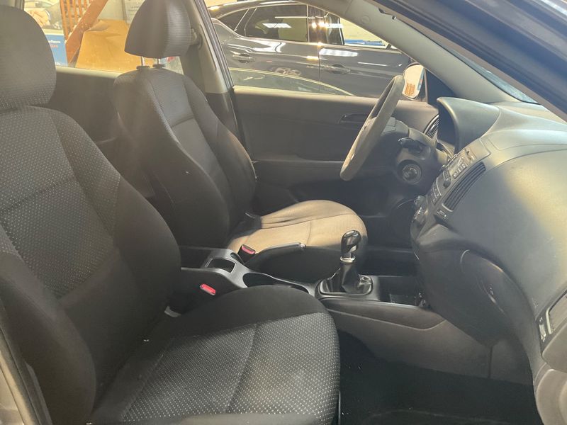Hyundai i30 1.6 CRDi Pack Confort 2011 – снимка 3