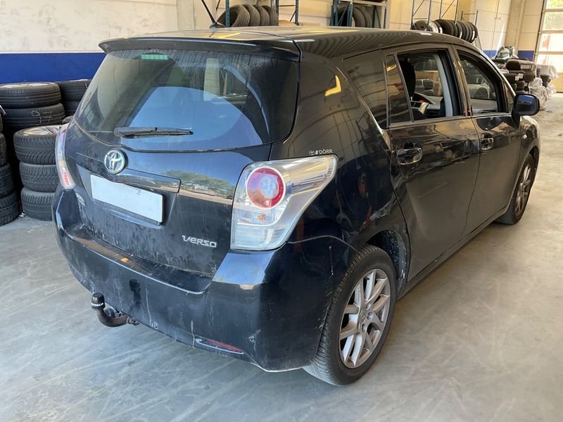 Toyota Verso 2.0 D-4D Travel 2013 – снимка 2