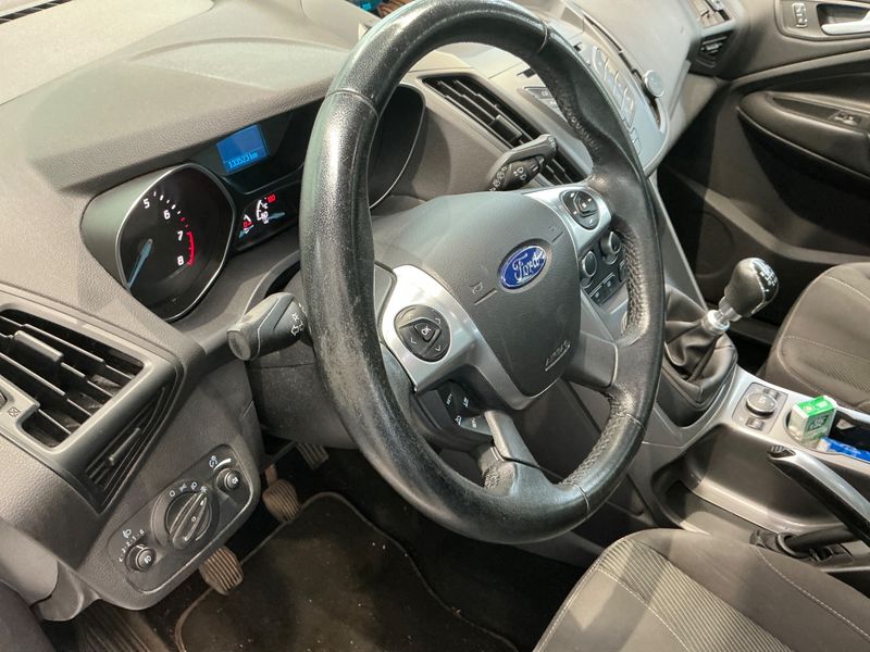 Ford Kuga 1.5 EcoBoost Trend 2015 – снимка 23