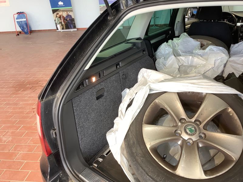 Skoda Superb 1.8 TSI Ambition 4x4 2011 – снимка 38
