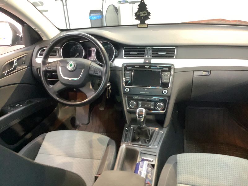 Skoda Superb 1.8 TSI Ambition 4x4 2011 – снимка 18