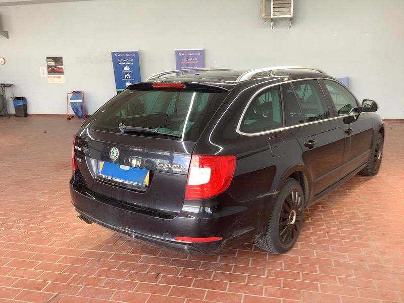 Skoda Superb 1.8 TSI Ambition 4x4 2011 – снимка 8