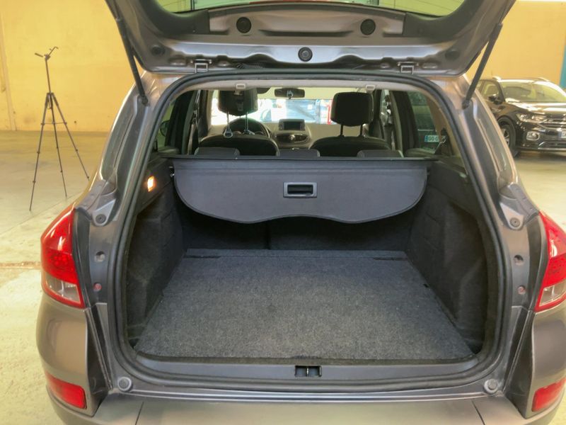 Renault Clio 1.5 dCi XV de France 2011 – снимка 15