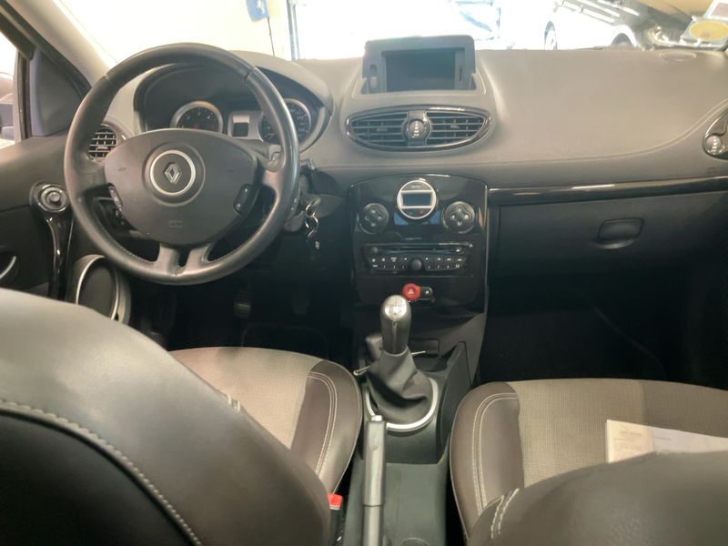 Renault Clio 1.5 dCi XV de France 2011 – снимка 17