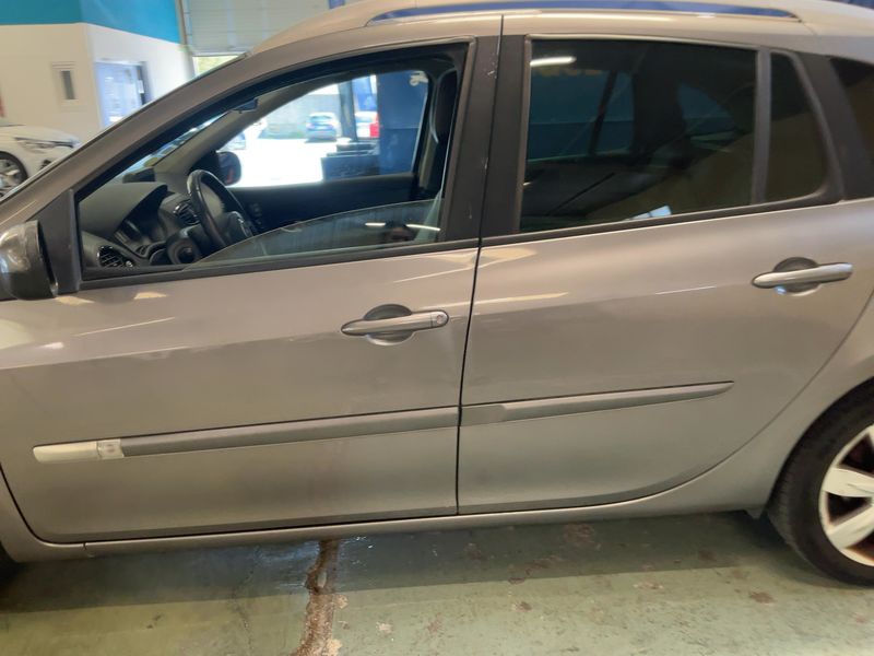 Renault Clio 1.5 dCi XV de France 2011 – снимка 4