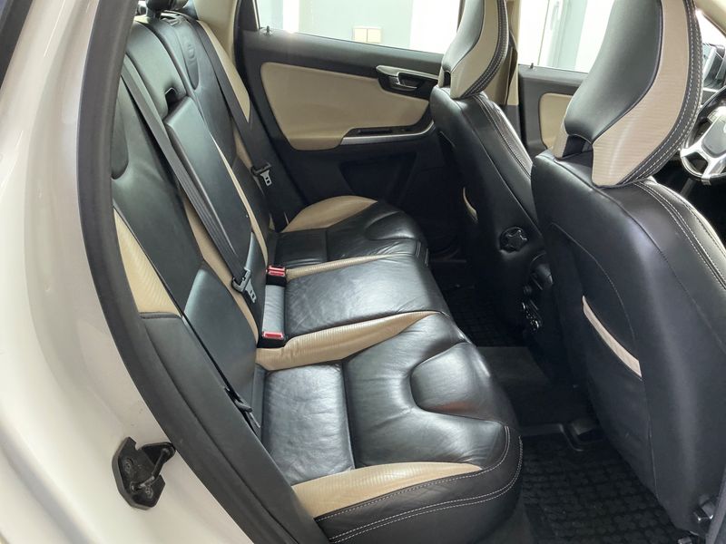 Volvo XC60 2.4 D5 R-Design AWD 2010 – снимка 19