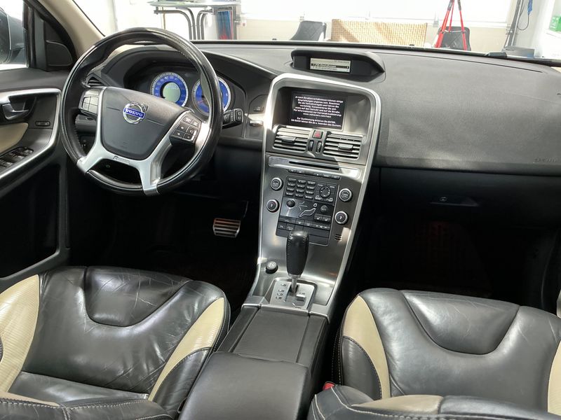 Volvo XC60 2.4 D5 R-Design AWD 2010 – снимка 17