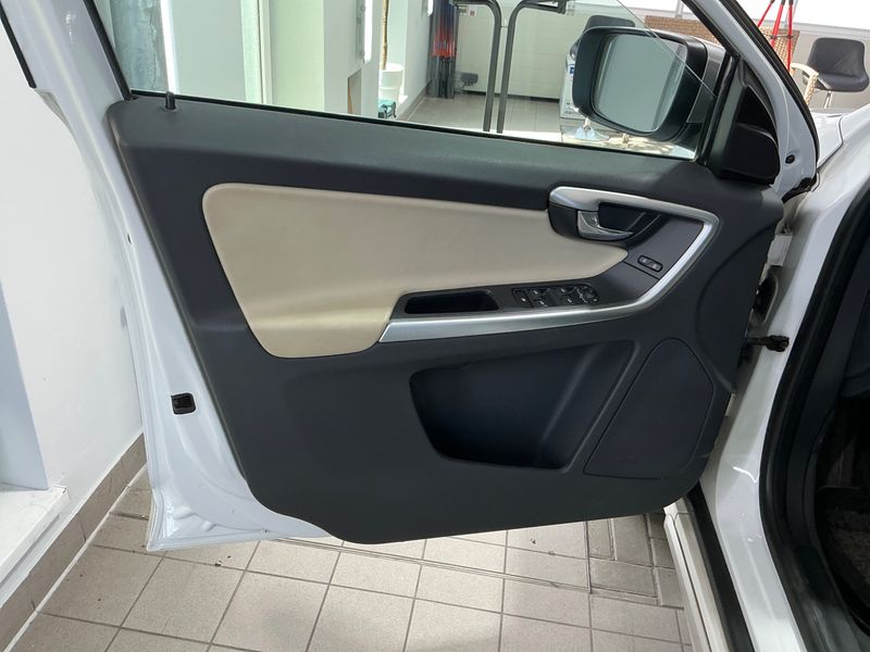 Volvo XC60 2.4 D5 R-Design AWD 2010 – снимка 26