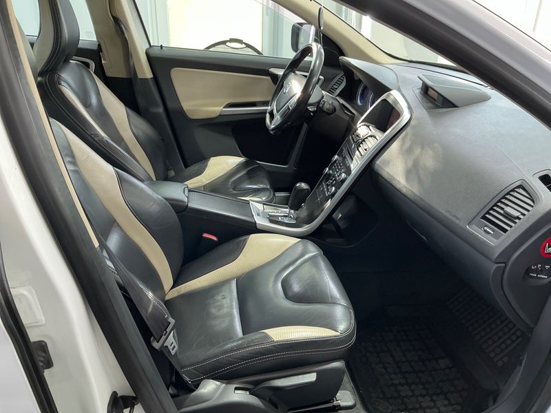 Volvo XC60 2.4 D5 R-Design AWD 2010 – снимка 16