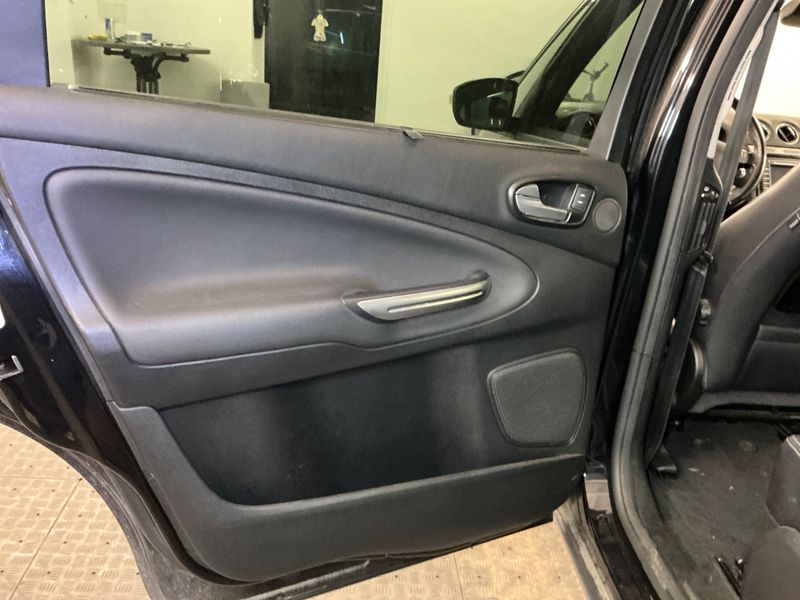 Ford S-Max 2.0 TDCi Titanium 2015 – снимка 38