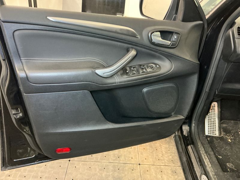 Ford S-Max 2.0 TDCi Titanium 2015 – снимка 46
