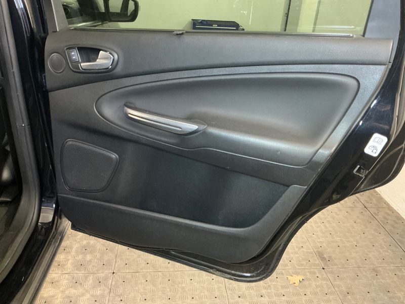 Ford S-Max 2.0 TDCi Titanium 2015 – снимка 37
