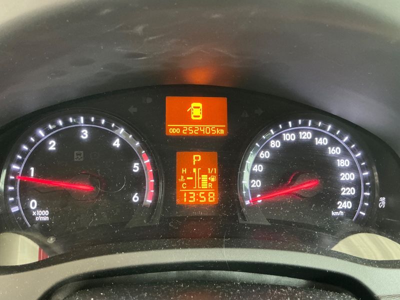 Toyota Avensis 2.2 D-4D Executive 2012 – снимка 19