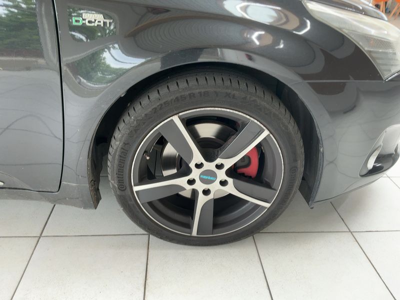 Toyota Avensis 2.2 D-4D Executive 2012 – снимка 11