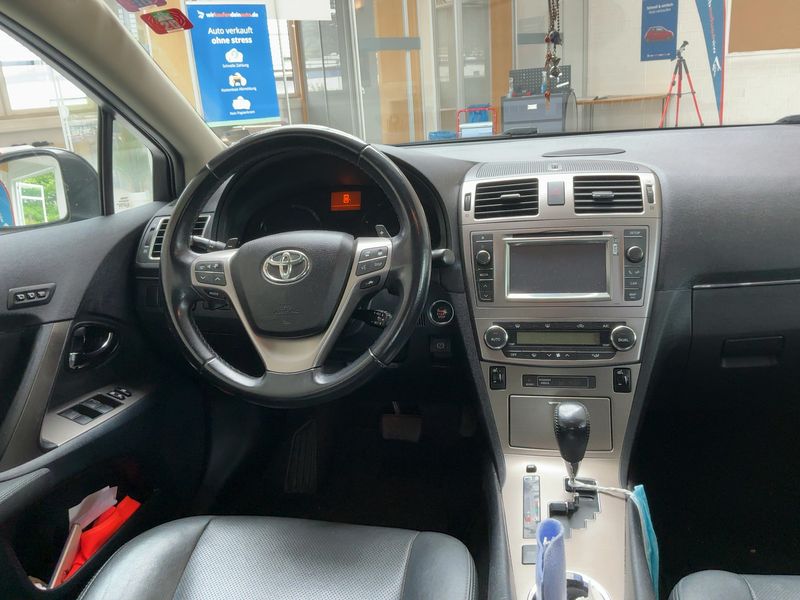 Toyota Avensis 2.2 D-4D Executive 2012 – снимка 18