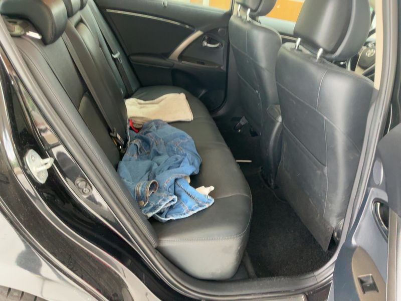 Toyota Avensis 2.2 D-4D Executive 2012 – снимка 20