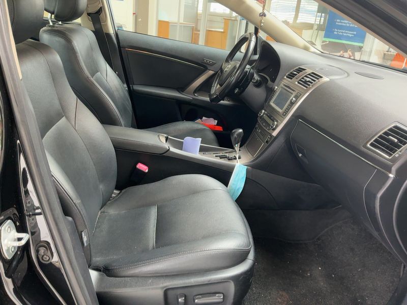 Toyota Avensis 2.2 D-4D Executive 2012 – снимка 17
