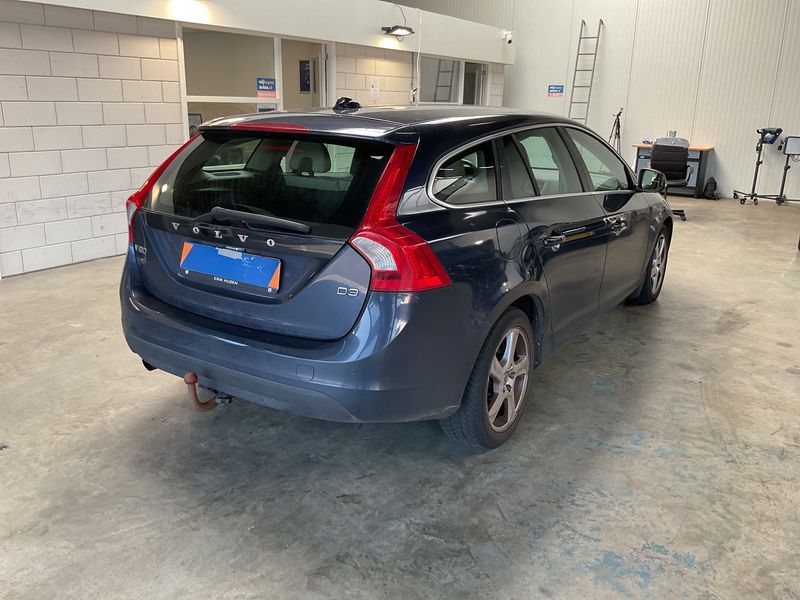 Volvo V60 2.0 D4 Summum 2011 – снимка 2