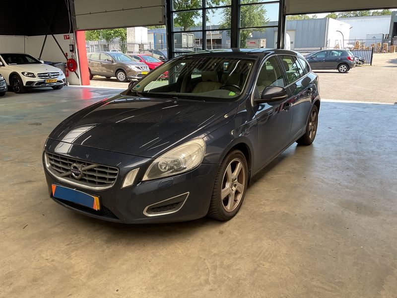 Volvo V60 2.0 D4 Summum 2011 – снимка 1