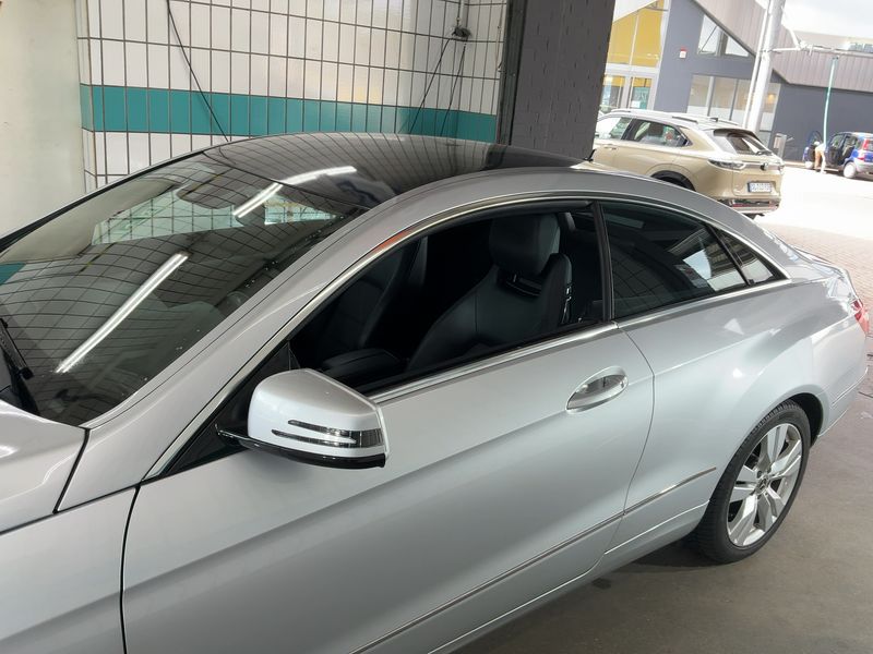 Mercedes-Benz E-Klasse E 250 CGI BlueEfficiency Avantgarde 2011 – снимка 4