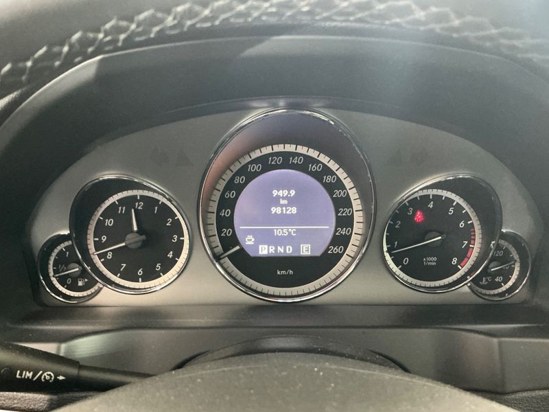 Mercedes-Benz E-Klasse E 250 CGI BlueEfficiency Avantgarde 2011 – снимка 19