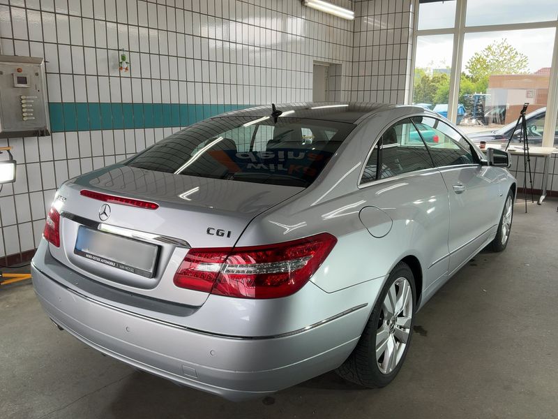 Mercedes-Benz E-Klasse E 250 CGI BlueEfficiency Avantgarde 2011 – снимка 8