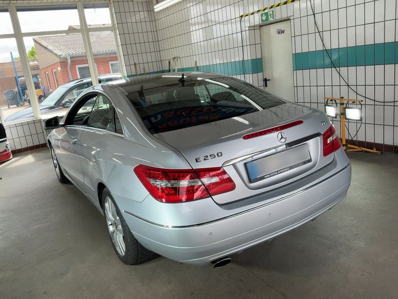 Mercedes-Benz E-Klasse E 250 CGI BlueEfficiency Avantgarde 2011 – снимка 6