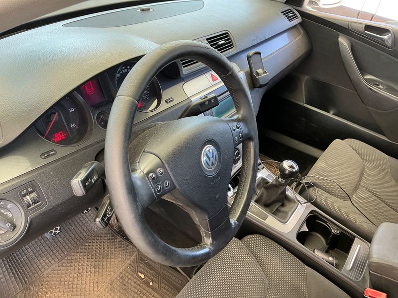 Volkswagen Passat 2.0 TDI Advance 2005 – снимка 25