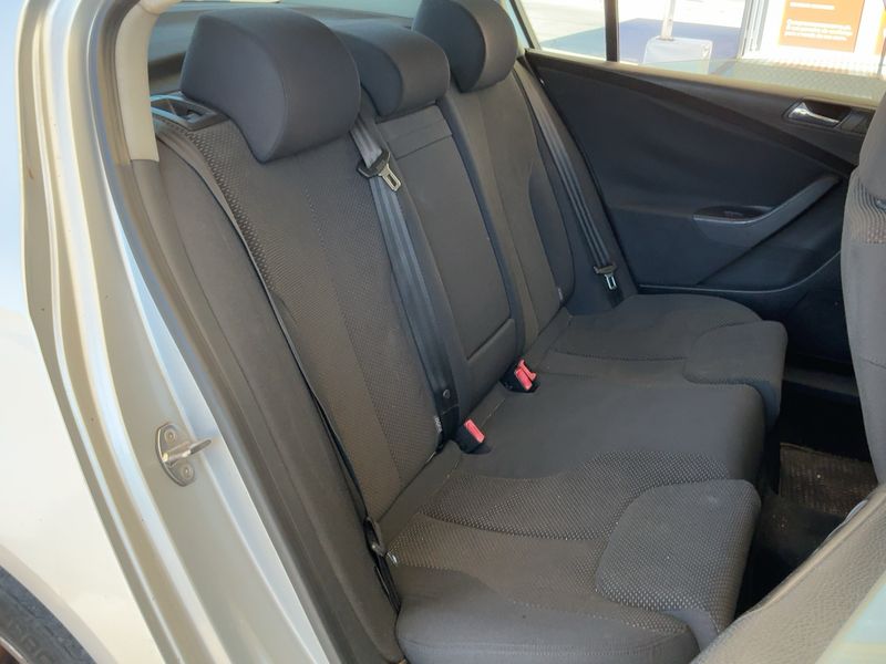 Volkswagen Passat 2.0 TDI Advance 2005 – снимка 19