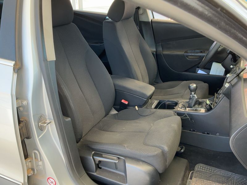 Volkswagen Passat 2.0 TDI Advance 2005 – снимка 16