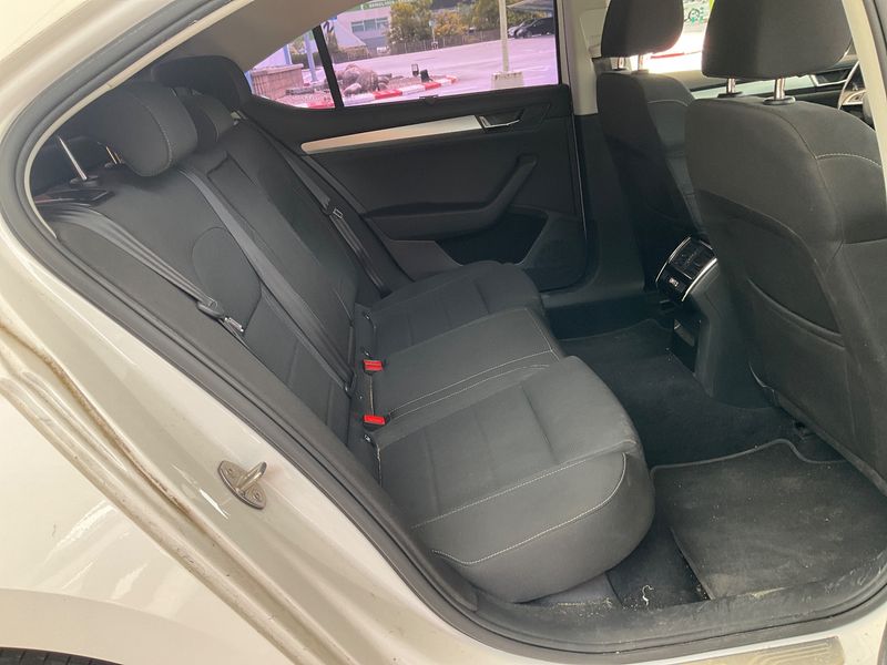 Skoda Superb 2.0 TDI Ambition 2016 – снимка 19