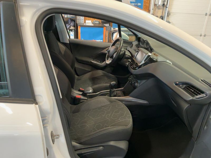 Peugeot 2008 1.6 Blue-HDi 2017 – снимка 11