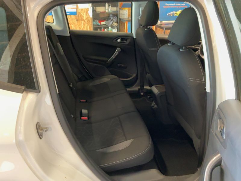 Peugeot 2008 1.6 Blue-HDi 2017 – снимка 14